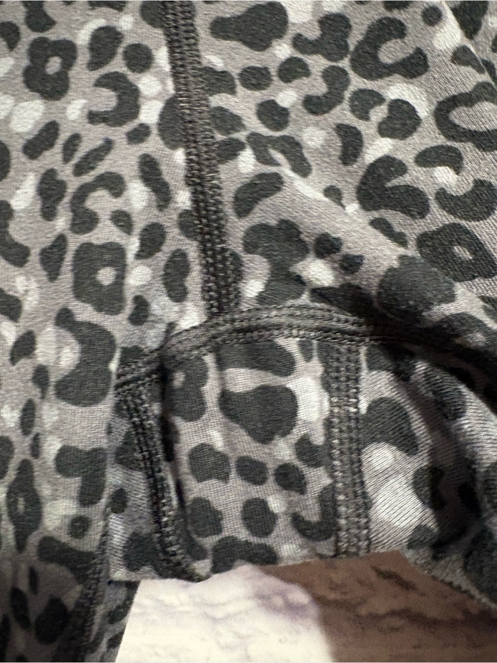 Nike Black & Charcoal Leopard-Print High-Rise Leggings Medium - Picture 5 of 9